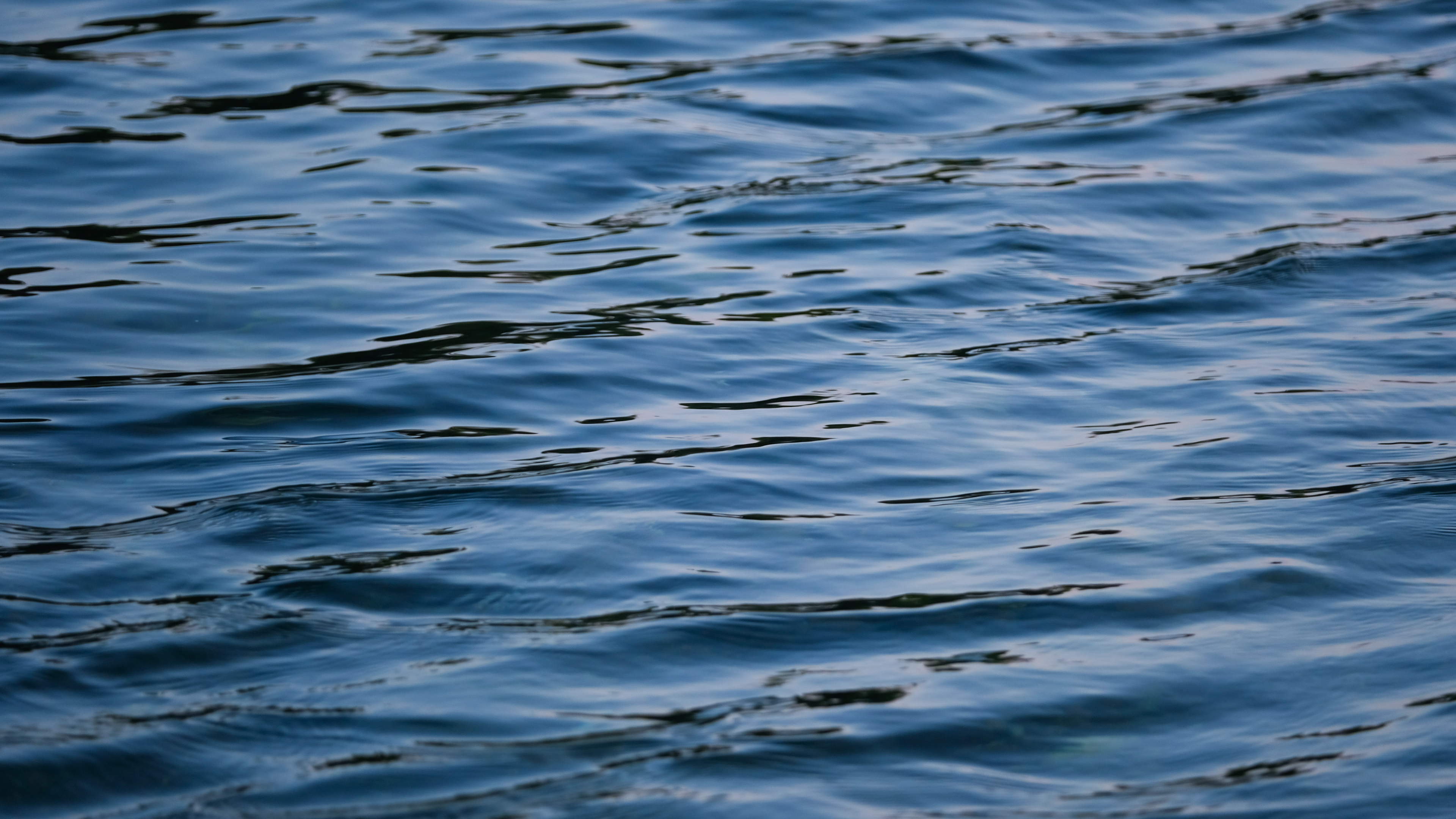 Обои отражение, океан, озеро, ветровая волна, вода в разрешении 3840x2160