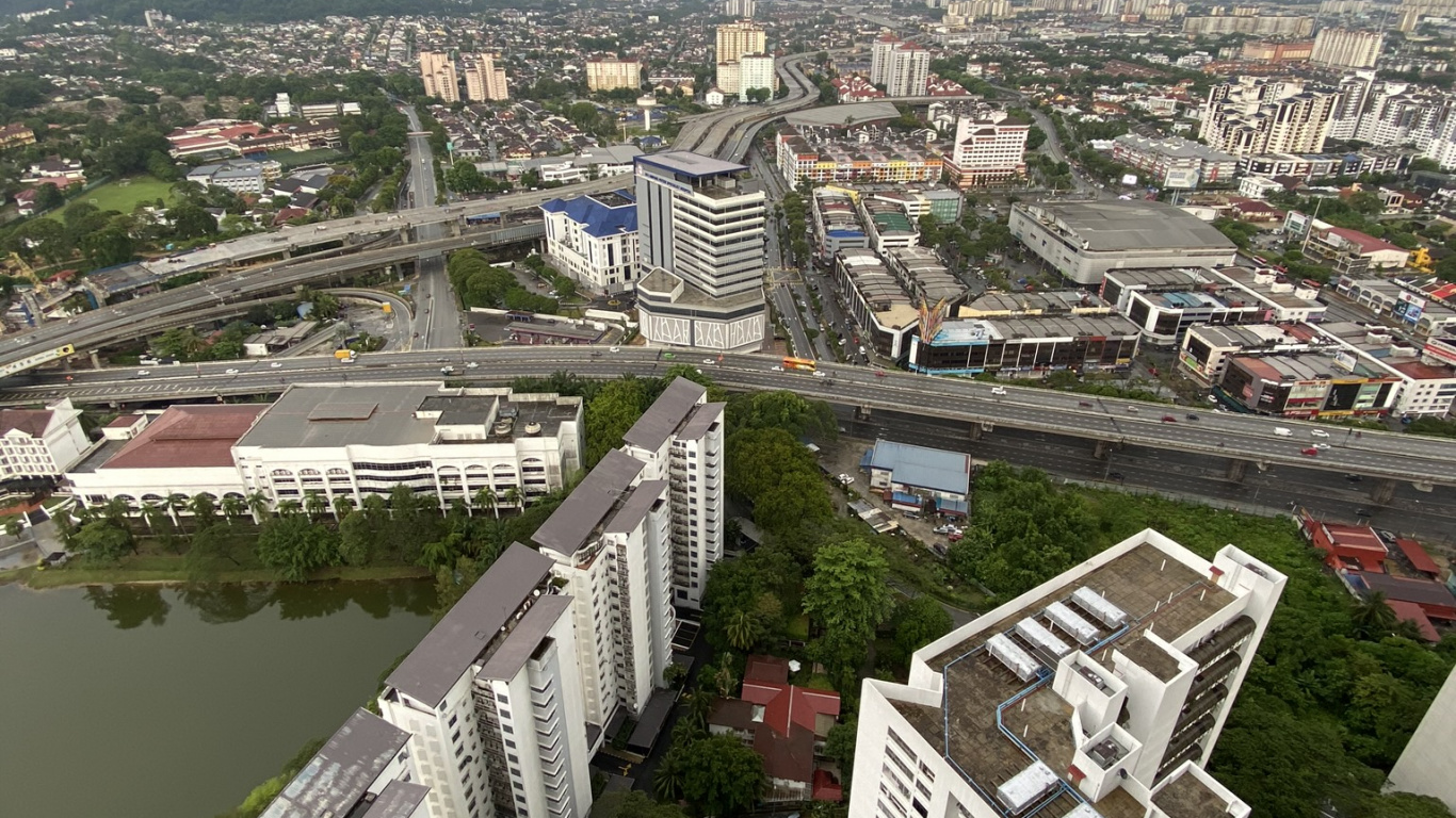 Обои городской район, город, пейзаж, соседство, городской дизайн в разрешении 1366x768