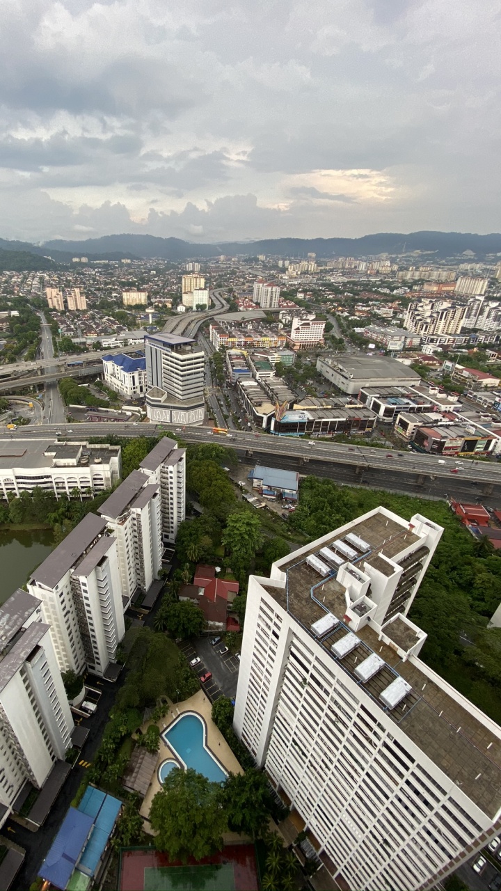 Обои городской район, город, пейзаж, соседство, городской дизайн в разрешении 720x1280