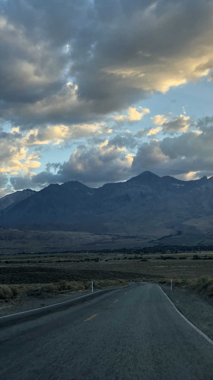 Обои дорога, облако, дорожное покрытие, инфраструктура, асфальт в разрешении 750x1334