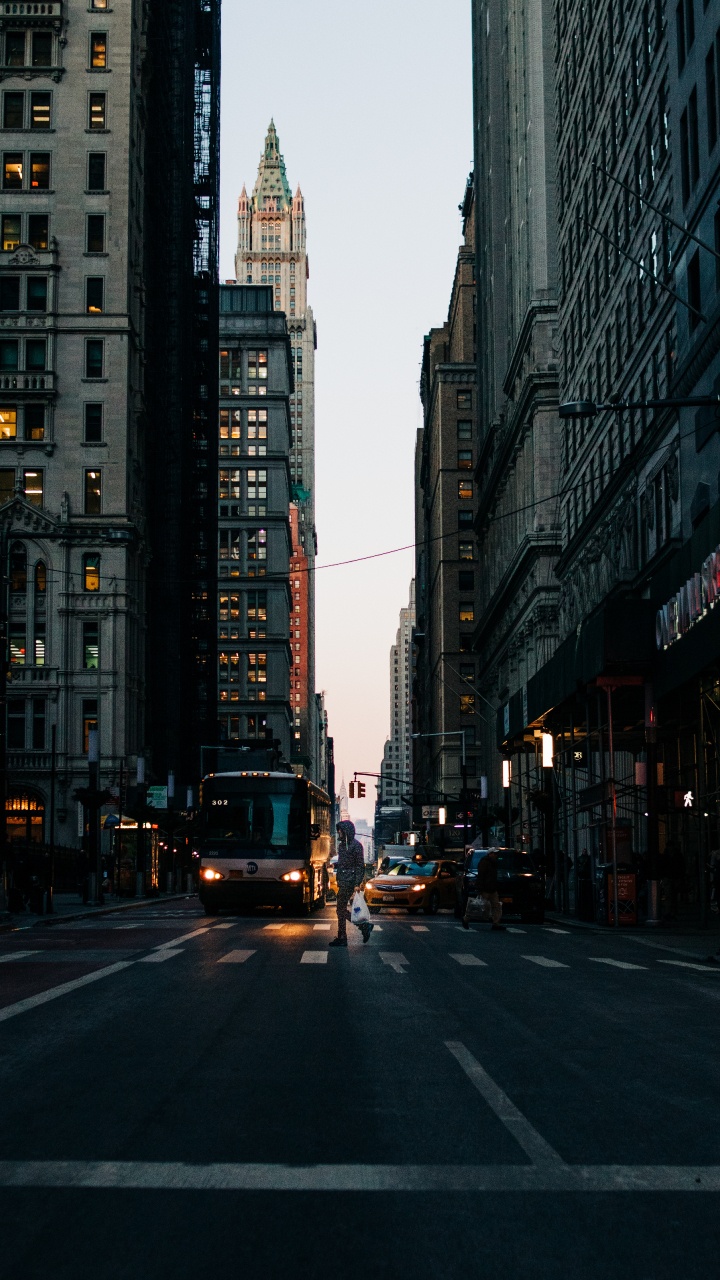 Обои Уолл стрит, улица, дорога, здание, городской район в разрешении 720x1280