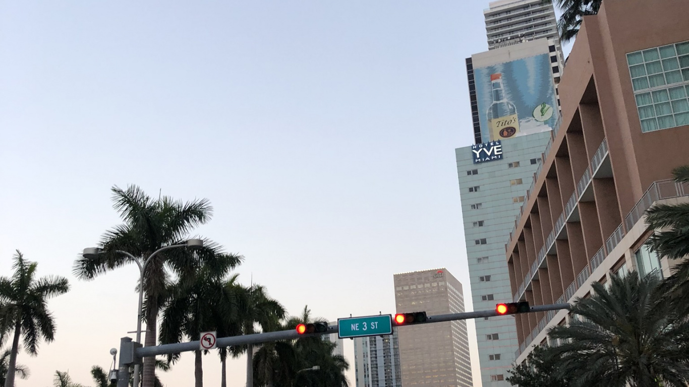 Обои Король, дорога, инфраструктура, дорожное покрытие, улица в разрешении 1366x768