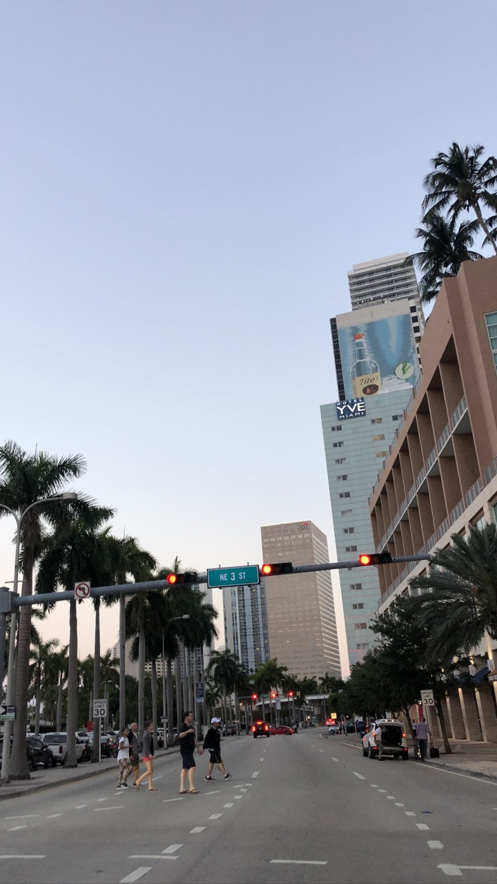 Обои Король, дорога, инфраструктура, дорожное покрытие, улица в разрешении 720x1280