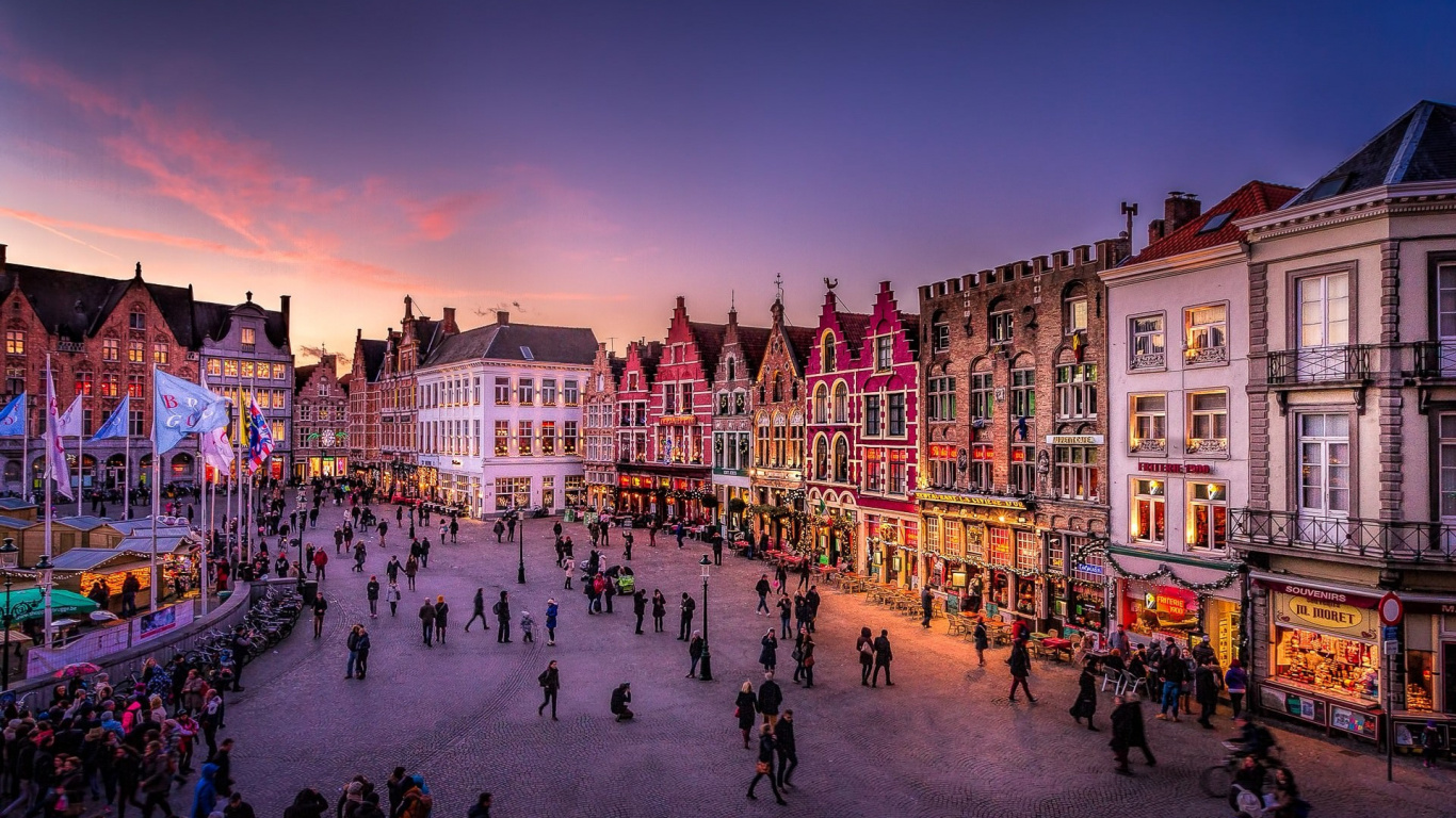 Обои город, городок, городская площадь, общественное место, ориентир в разрешении 1366x768