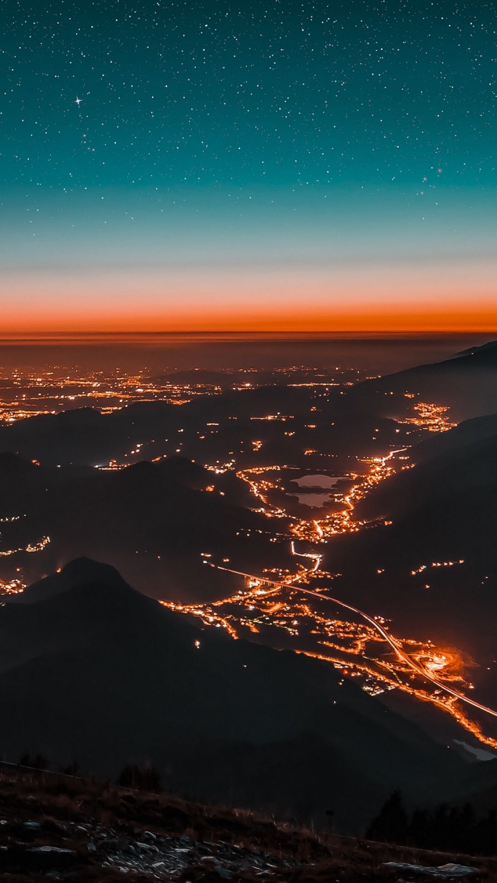 Обои ночной вид в золотой час, ночь, золотой час, атмосфера, природа в разрешении 720x1280