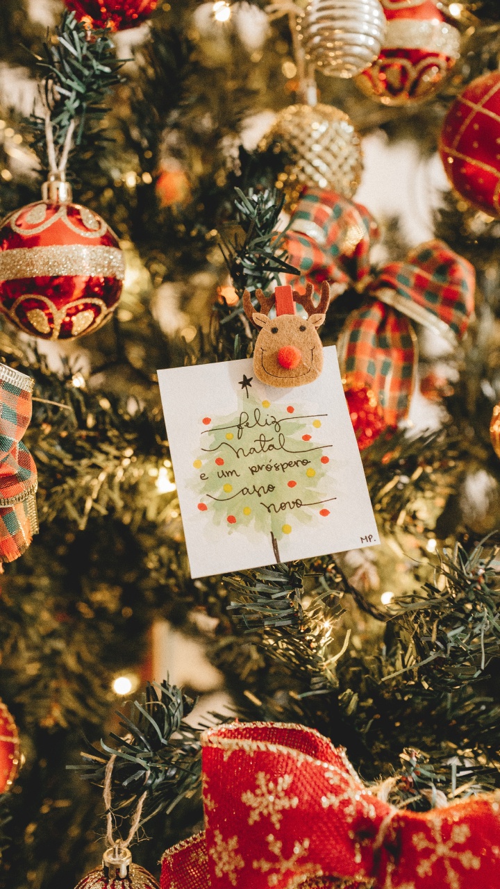 Обои Рождественский день, рождественский орнамент, елка, Рождество, праздничный орнамент в разрешении 720x1280