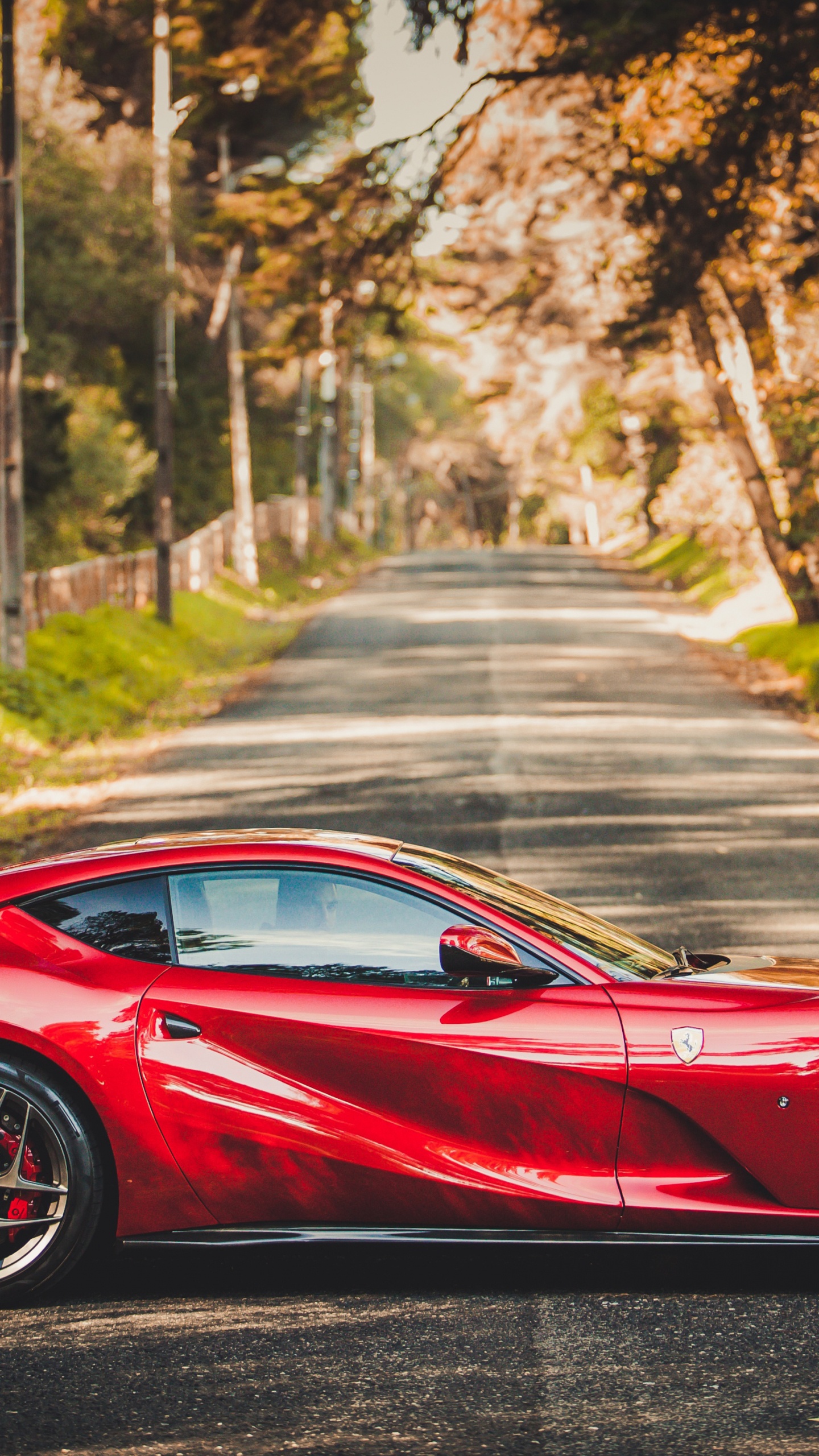 Ferrari 812 Superfast красная
