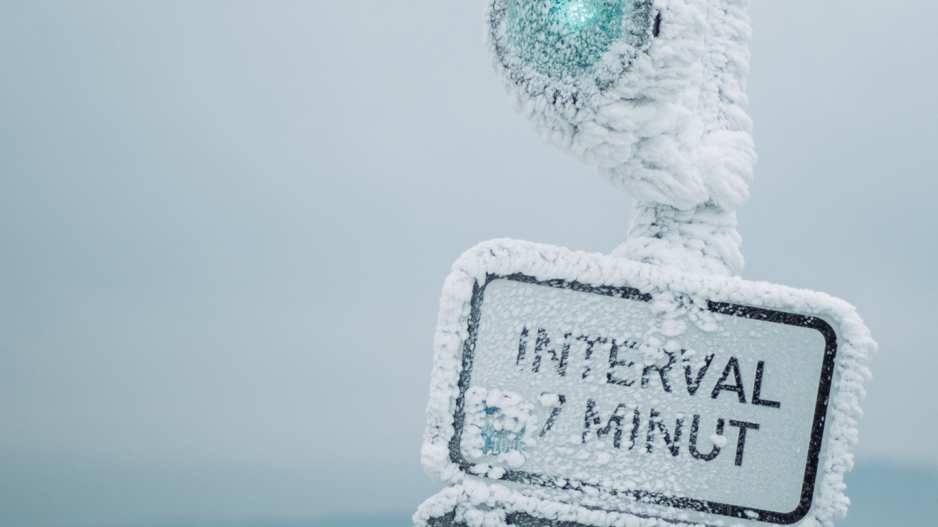 Обои вода, снег, замораживание, зима, вывеска в разрешении 1366x768