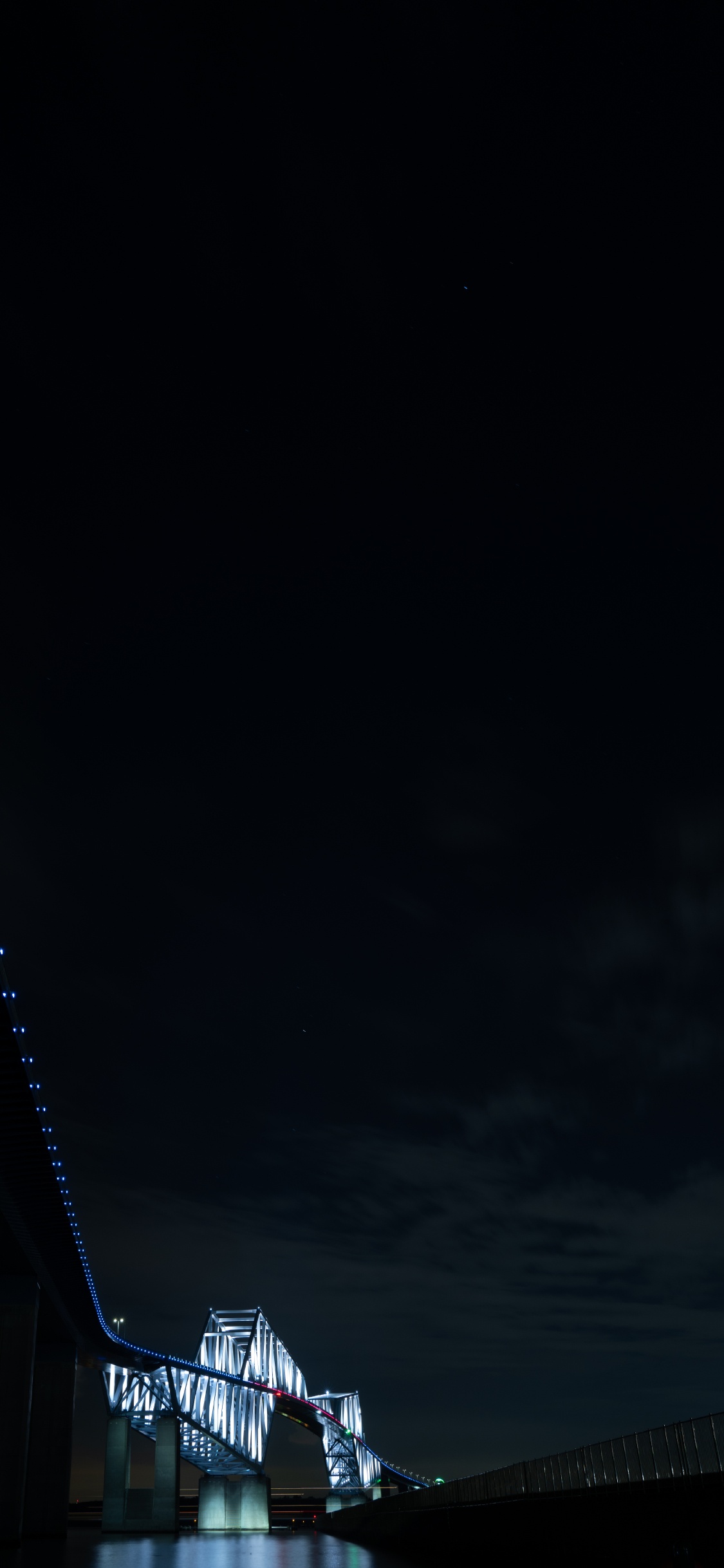 Обои свет, вода, полночь, темнота, черный в разрешении 1125x2436