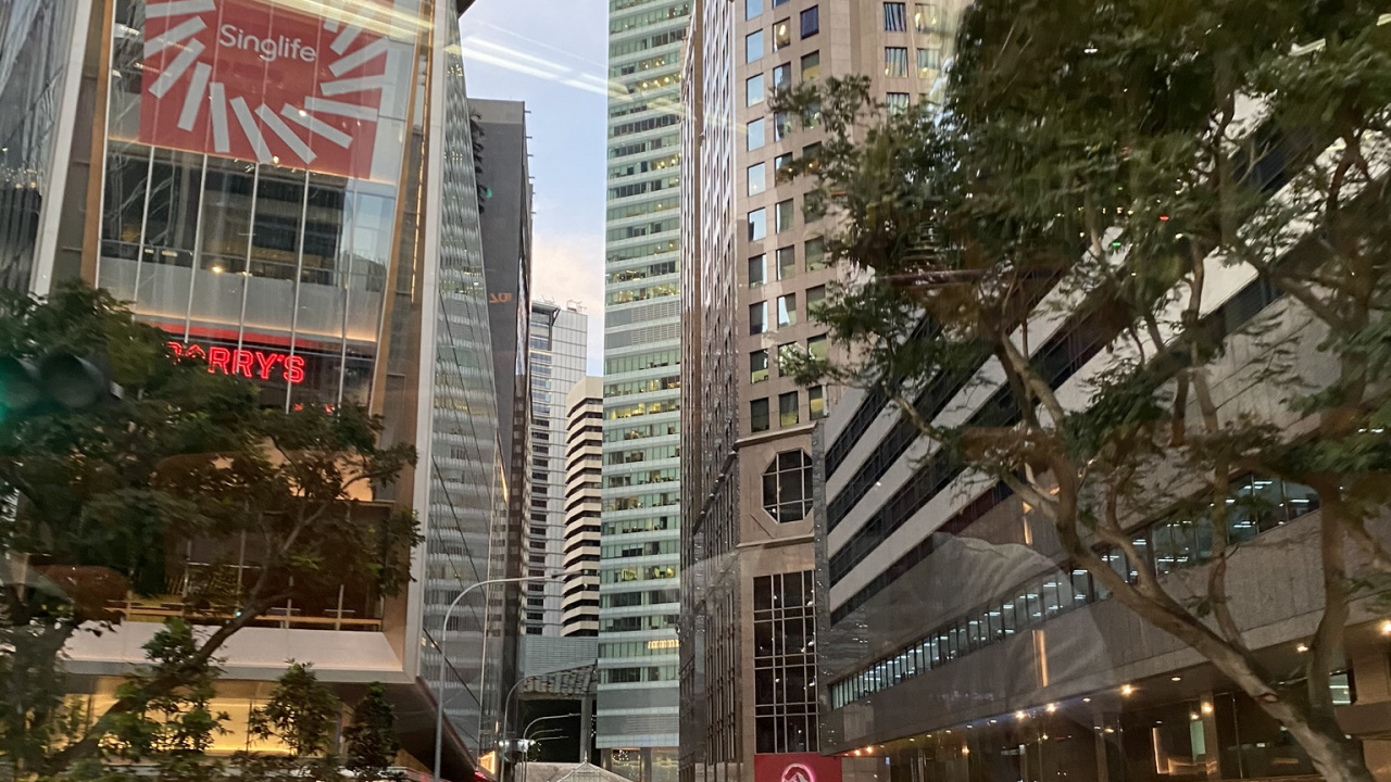 Обои Король, дорога, башня, городской район, инфраструктура в разрешении 1280x720