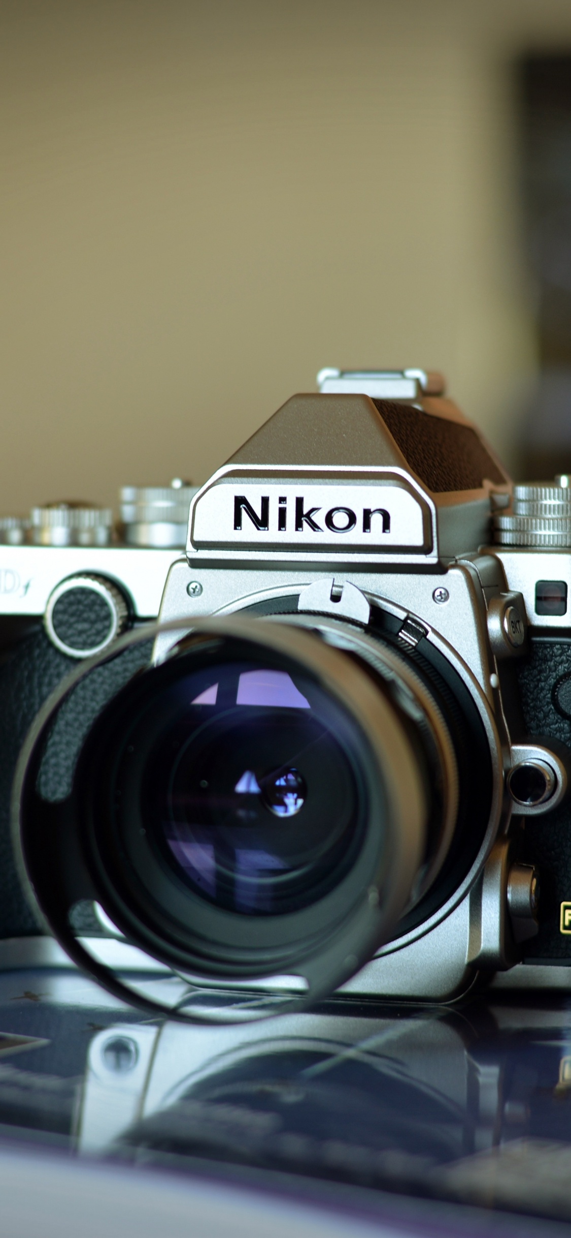 Обои Никон, камера, оптика камеры, Точка-и-снимай камеры, аксессуары для камеры в разрешении 1125x2436