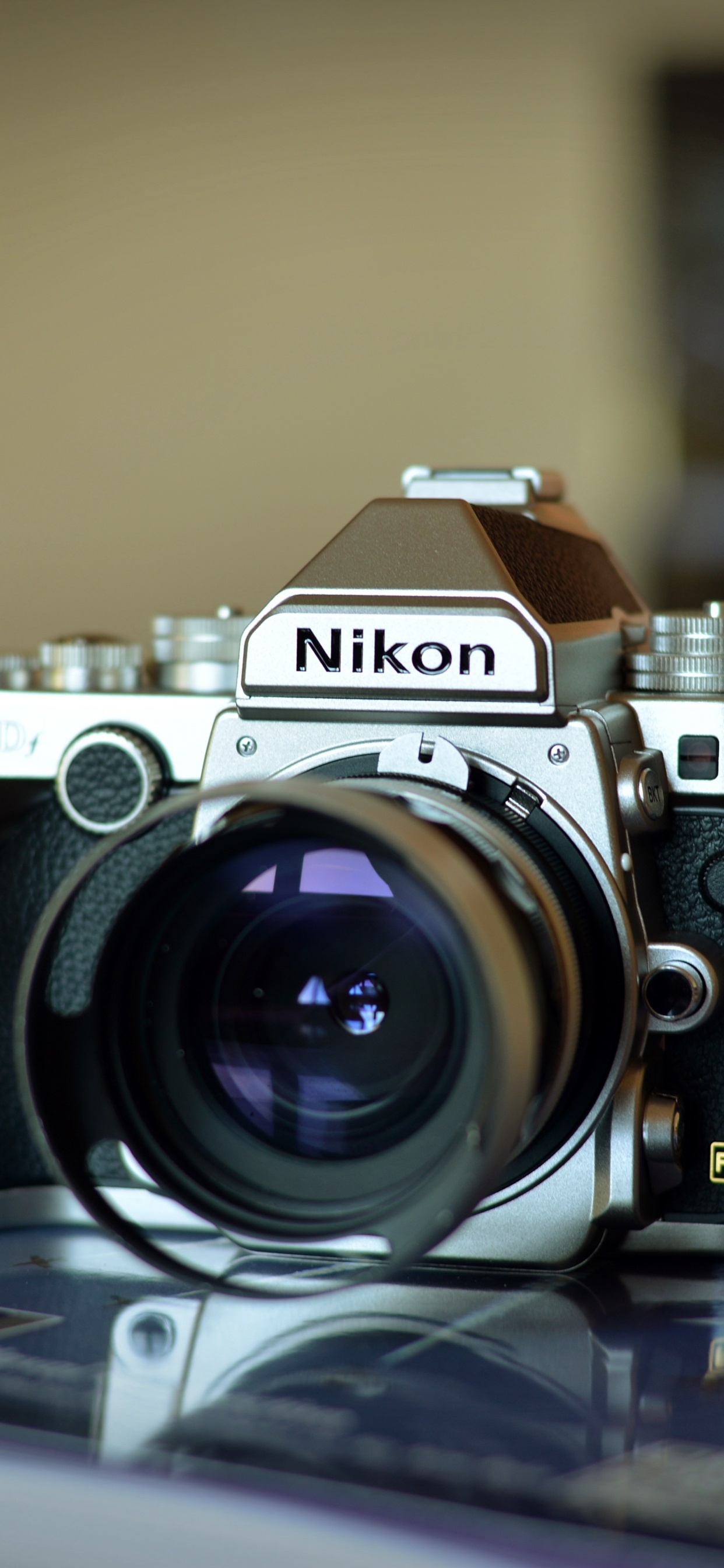 Обои Никон, камера, оптика камеры, Точка-и-снимай камеры, аксессуары для камеры в разрешении 1242x2688
