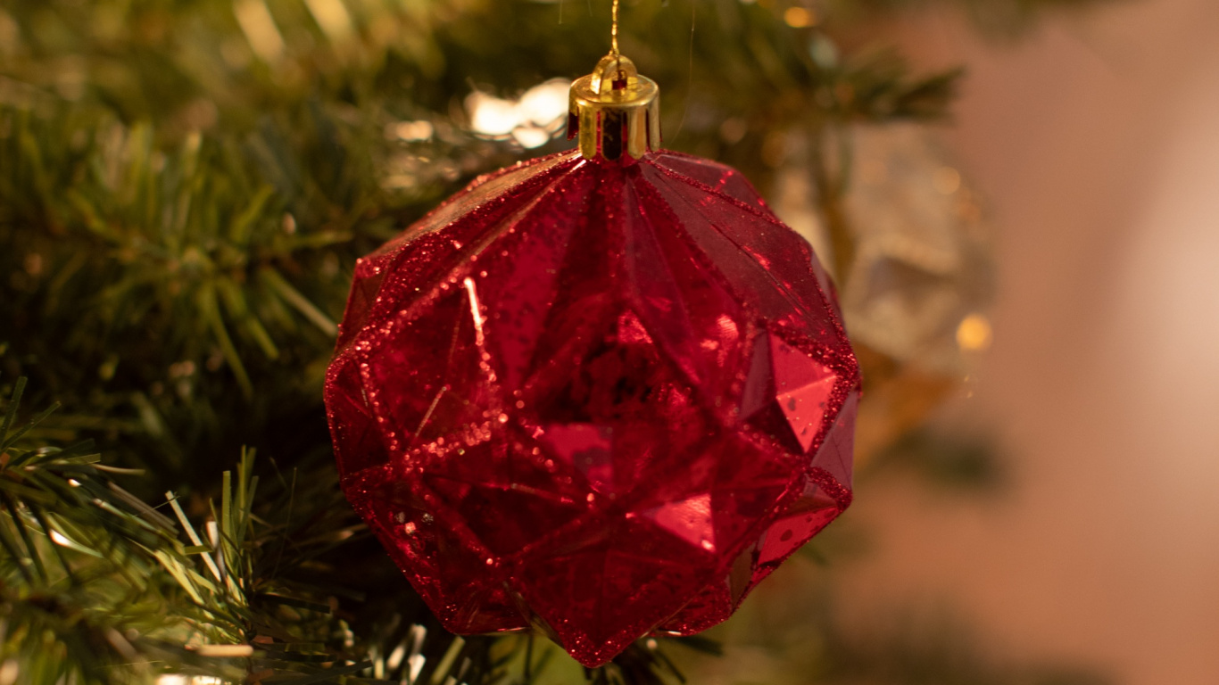 Обои Рождественский день, елка, праздник, рождественский орнамент, Новый год в разрешении 1366x768