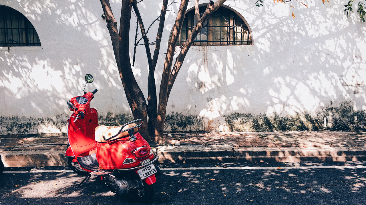 Обои Скутер, мопед, мотоцикл, Веспа, красный цвет в разрешении 1280x720