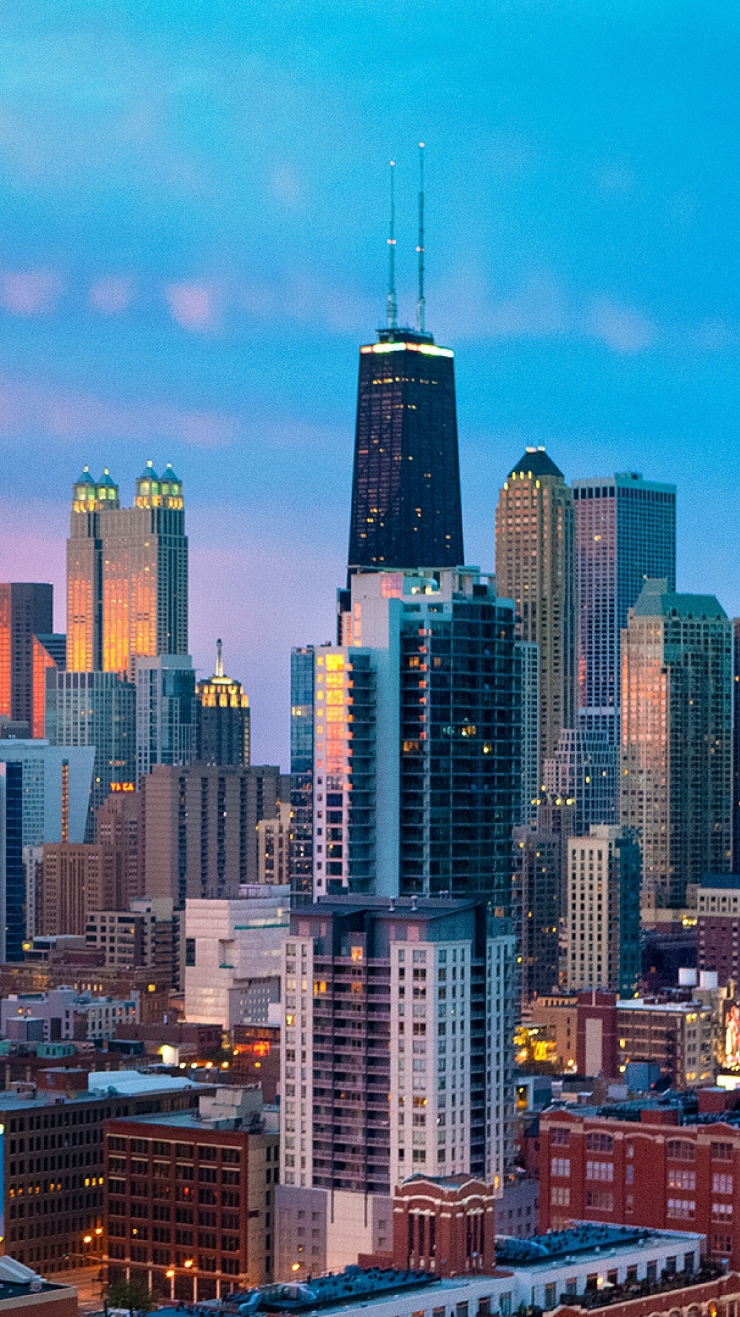 Обои город, городской пейзаж, городской район, линия горизонта, небоскреб в разрешении 1080x1920