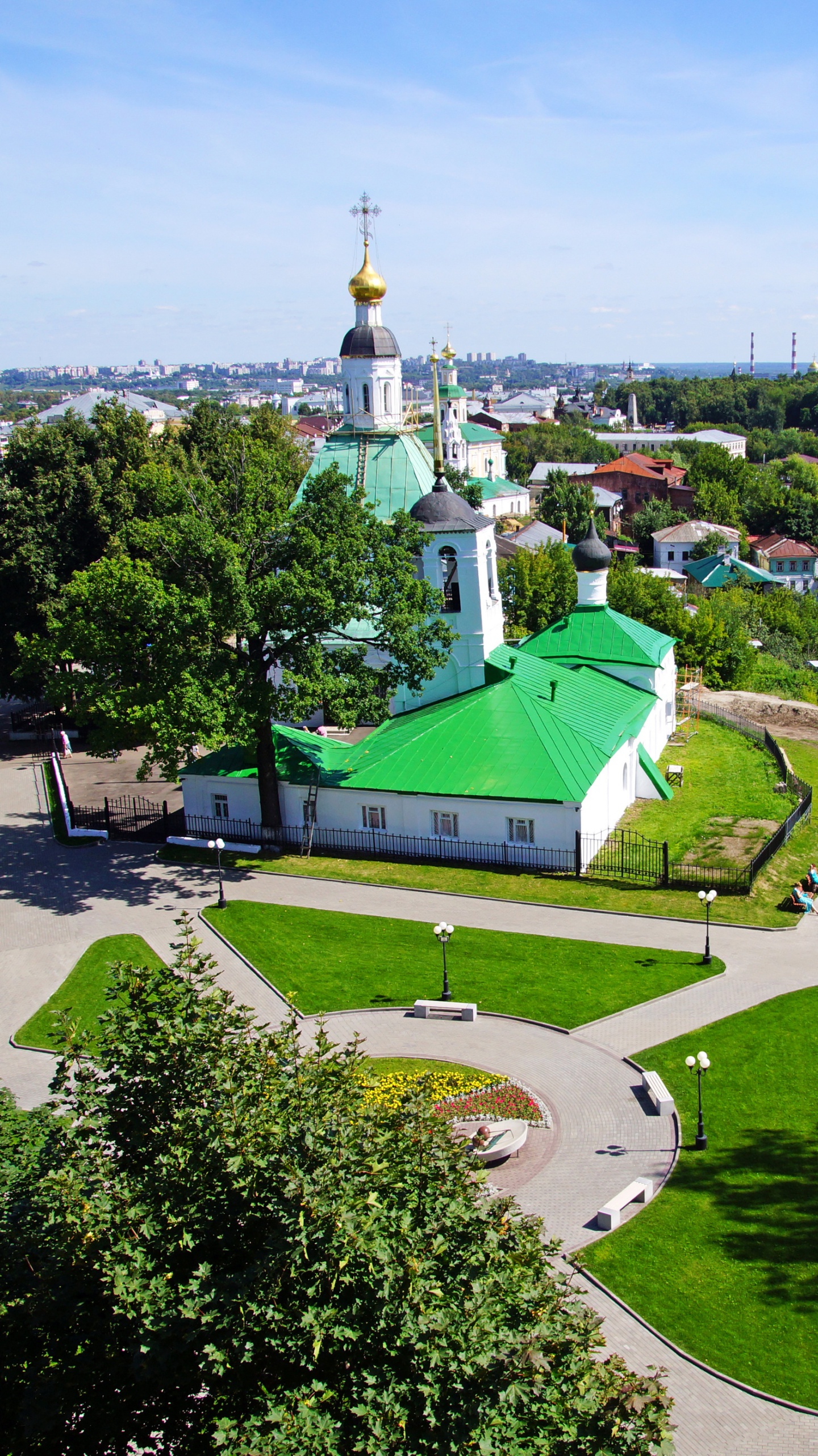 Обои город, дерево, парк, отдых, Россия в разрешении 1440x2560