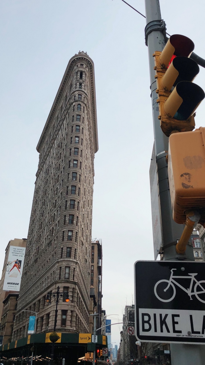 Обои Флэтайрон-Билдинг, небоскреб, светофор, городской район, ориентир в разрешении 720x1280