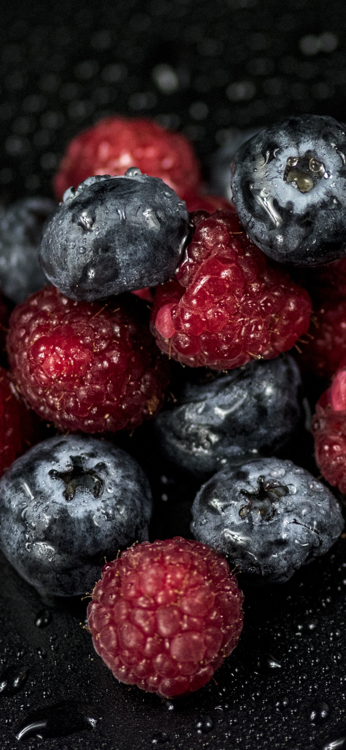 Обои Черника, ягоды, Blackberry, фрукты, Красная малина в разрешении 1125x2436