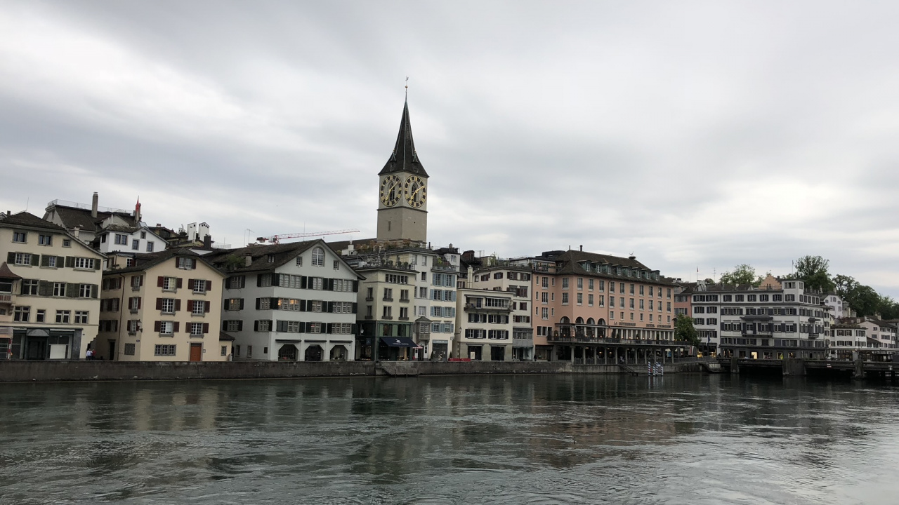 Обои Zrich, вода, часовая башня, водный путь, городок в разрешении 1280x720