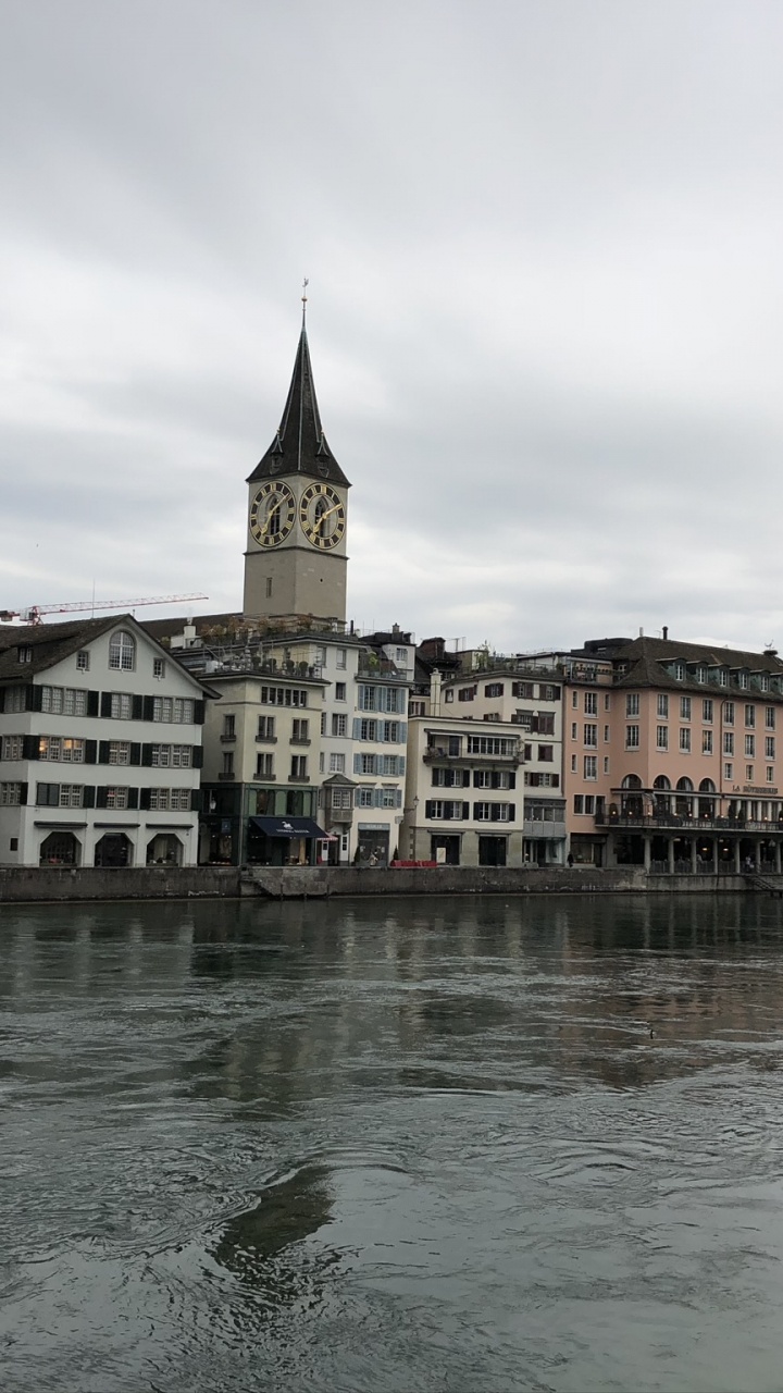 Обои Zrich, вода, часовая башня, водный путь, городок в разрешении 720x1280