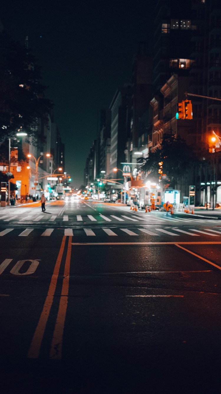 Обои городская пустая улица ночью, улица, ночь, дорога, НьюЙорк в разрешении 750x1334