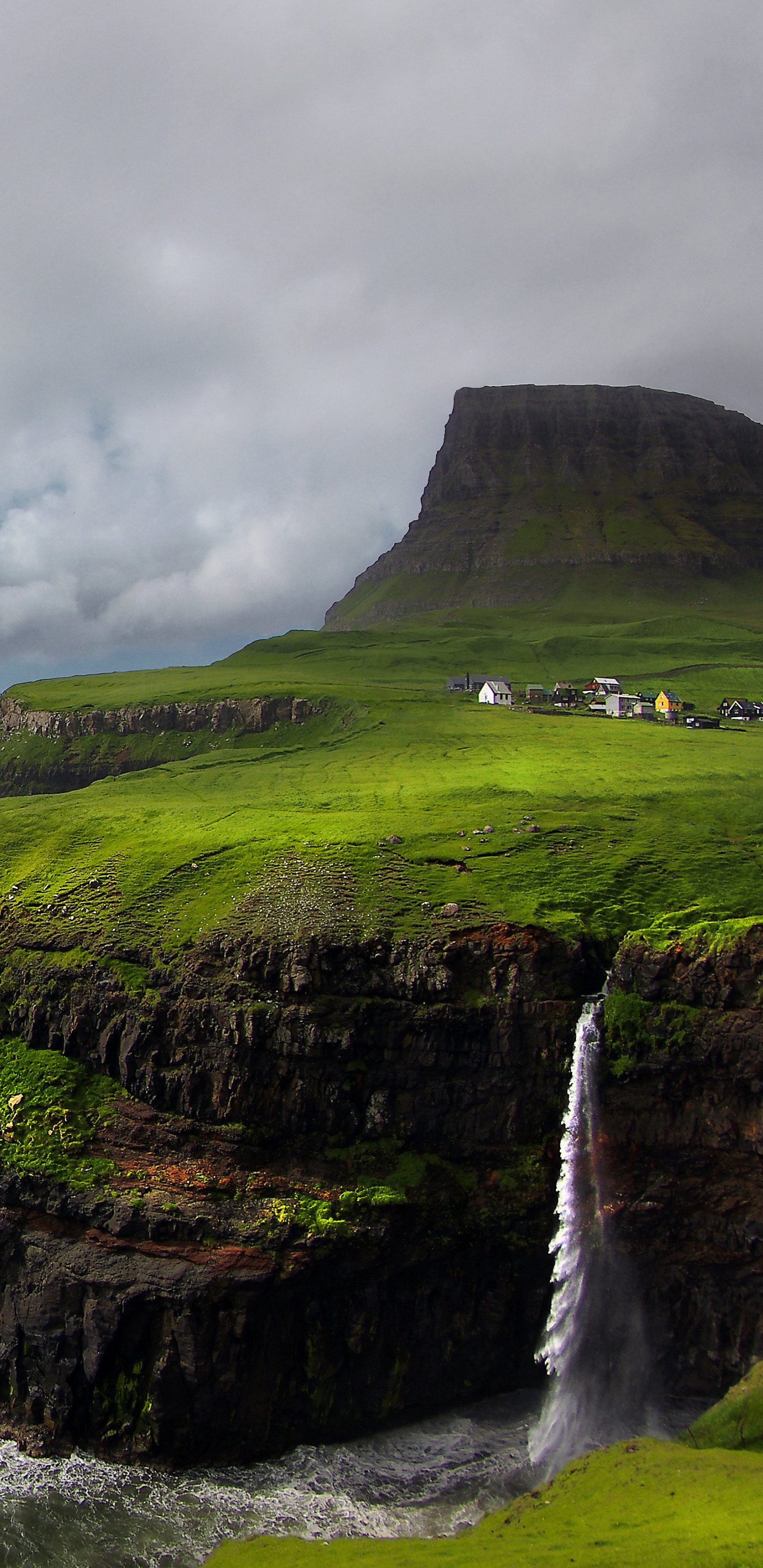 Обои природа, побережье, обрыв, море, прибрежные и океанические рельефы в разрешении 1440x2960