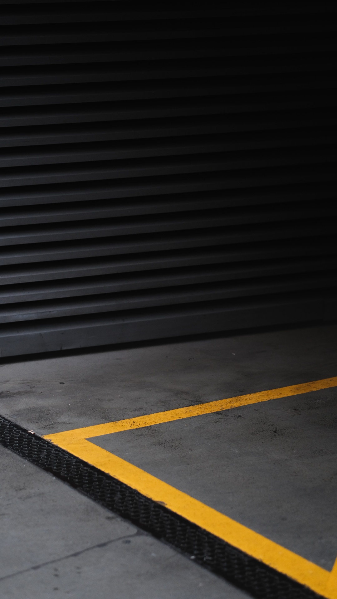 Обои этаж, черный, желтый, линия, свет в разрешении 1080x1920