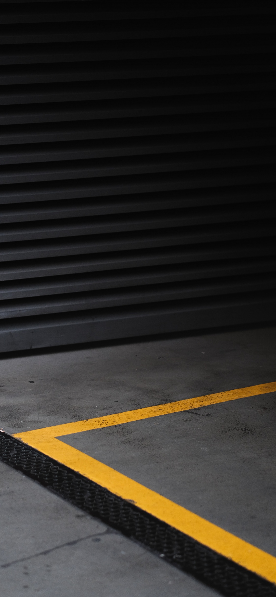 Обои этаж, черный, желтый, линия, свет в разрешении 1125x2436