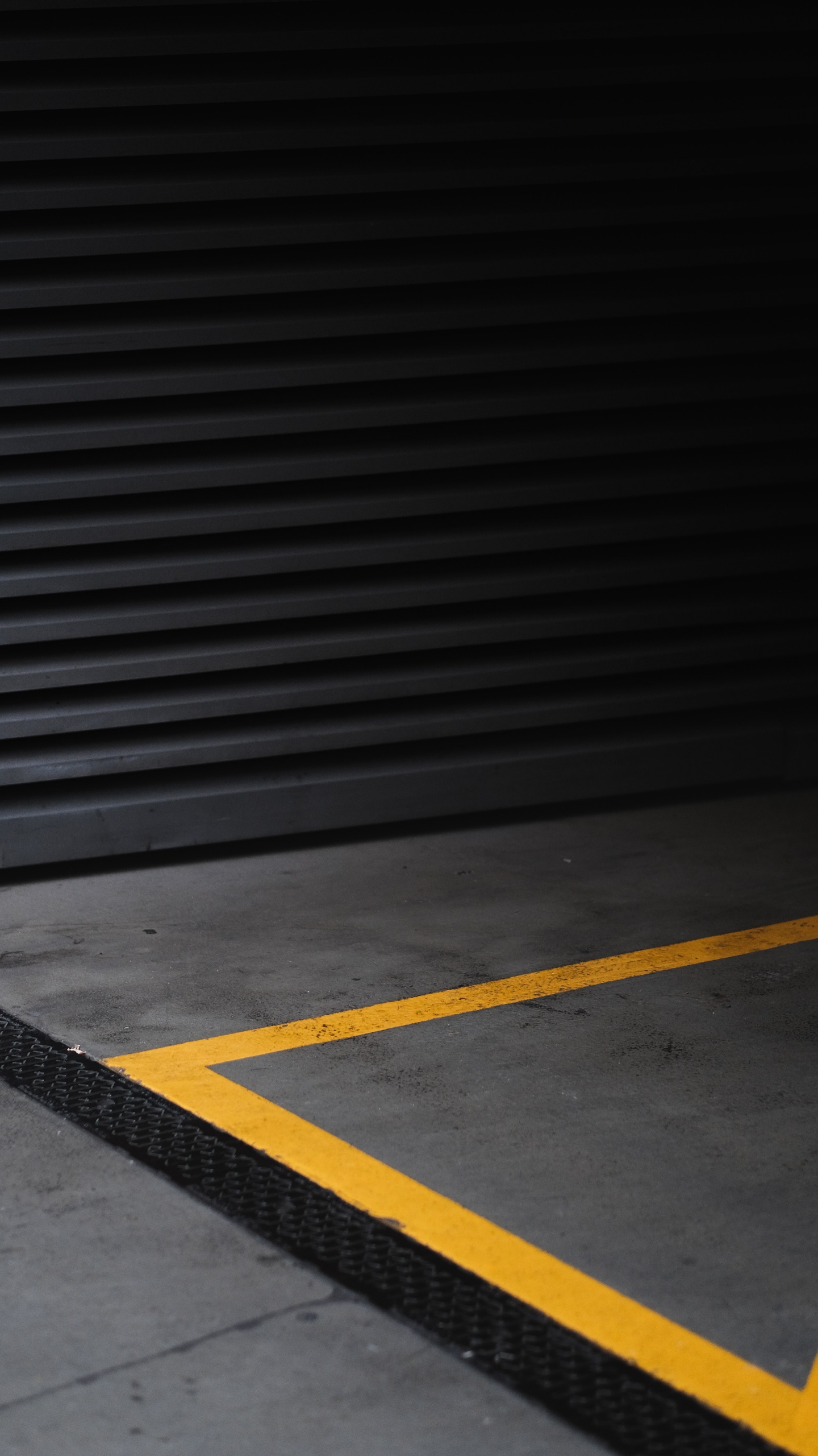Обои этаж, черный, желтый, линия, свет в разрешении 1440x2560