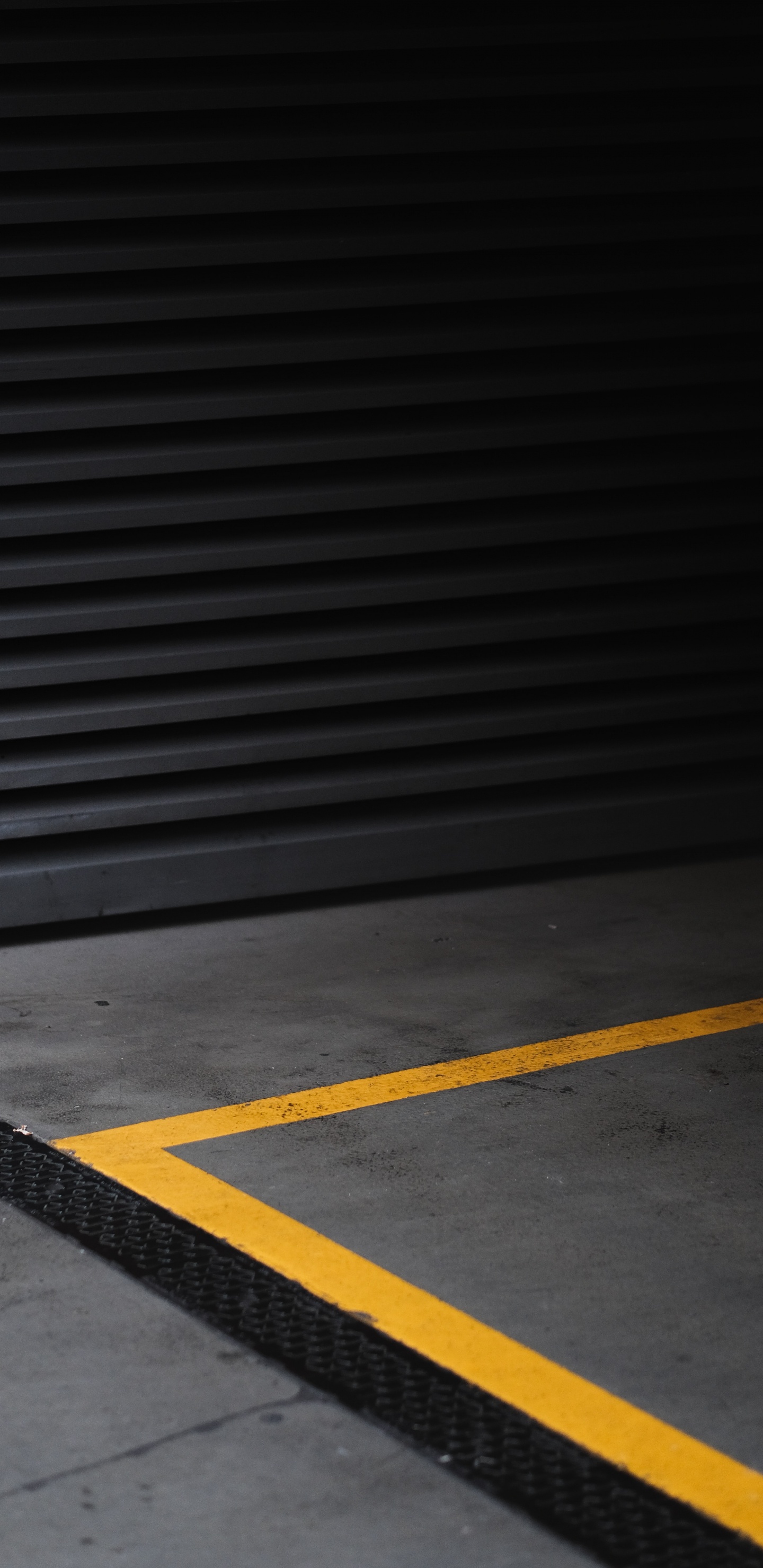 Обои этаж, черный, желтый, линия, свет в разрешении 1440x2960