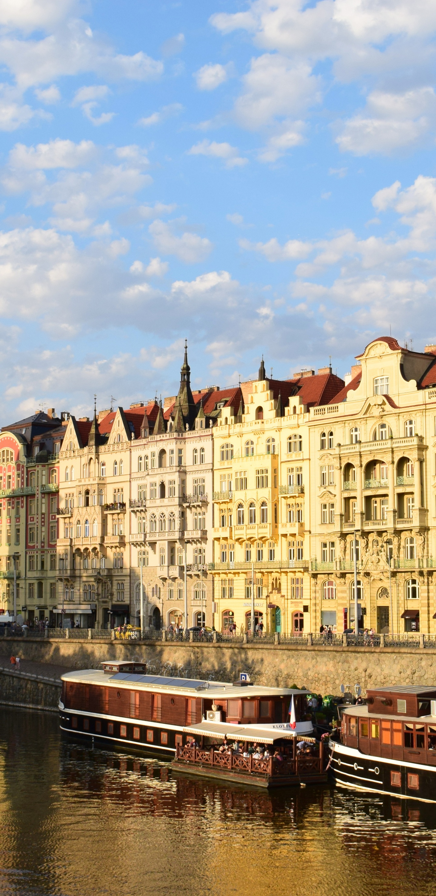 Обои Прага, город, водный путь, канал, реки в разрешении 1440x2960