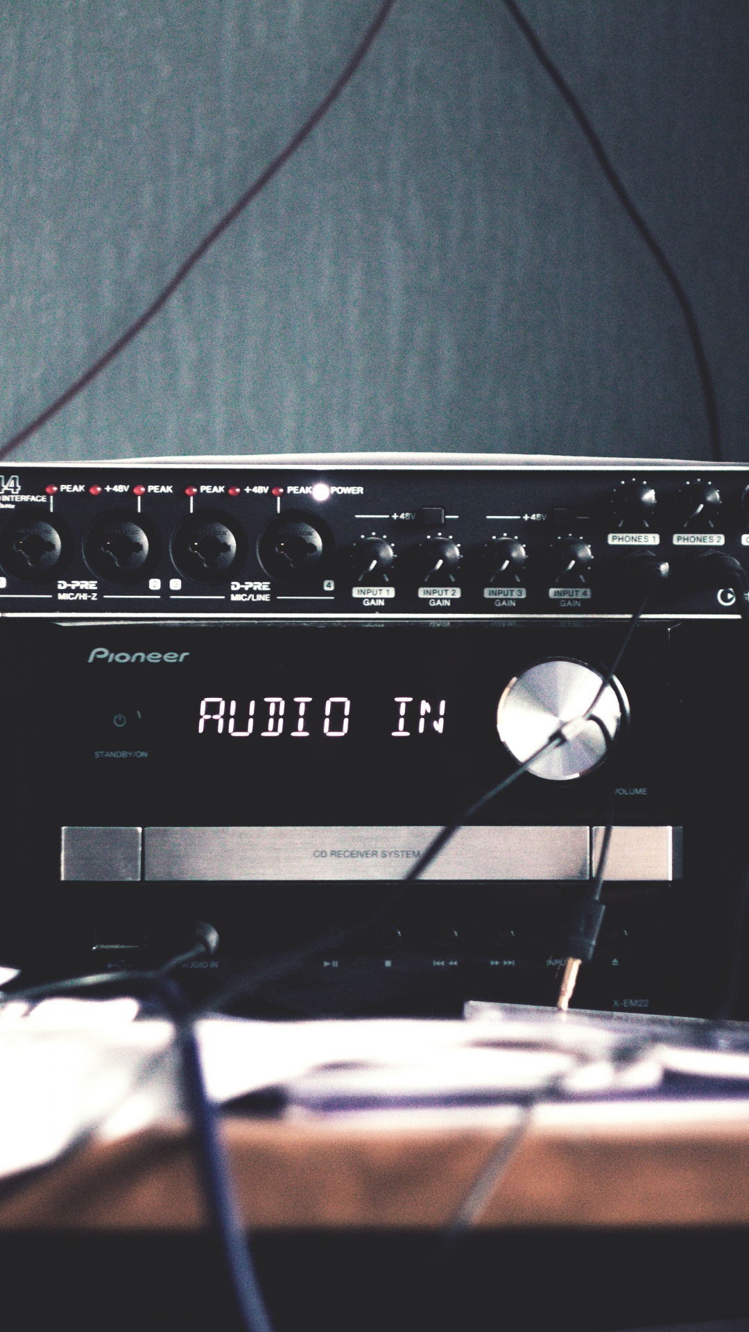 Обои радио, интернет радио, электроника, технологии, комната в разрешении 1080x1920