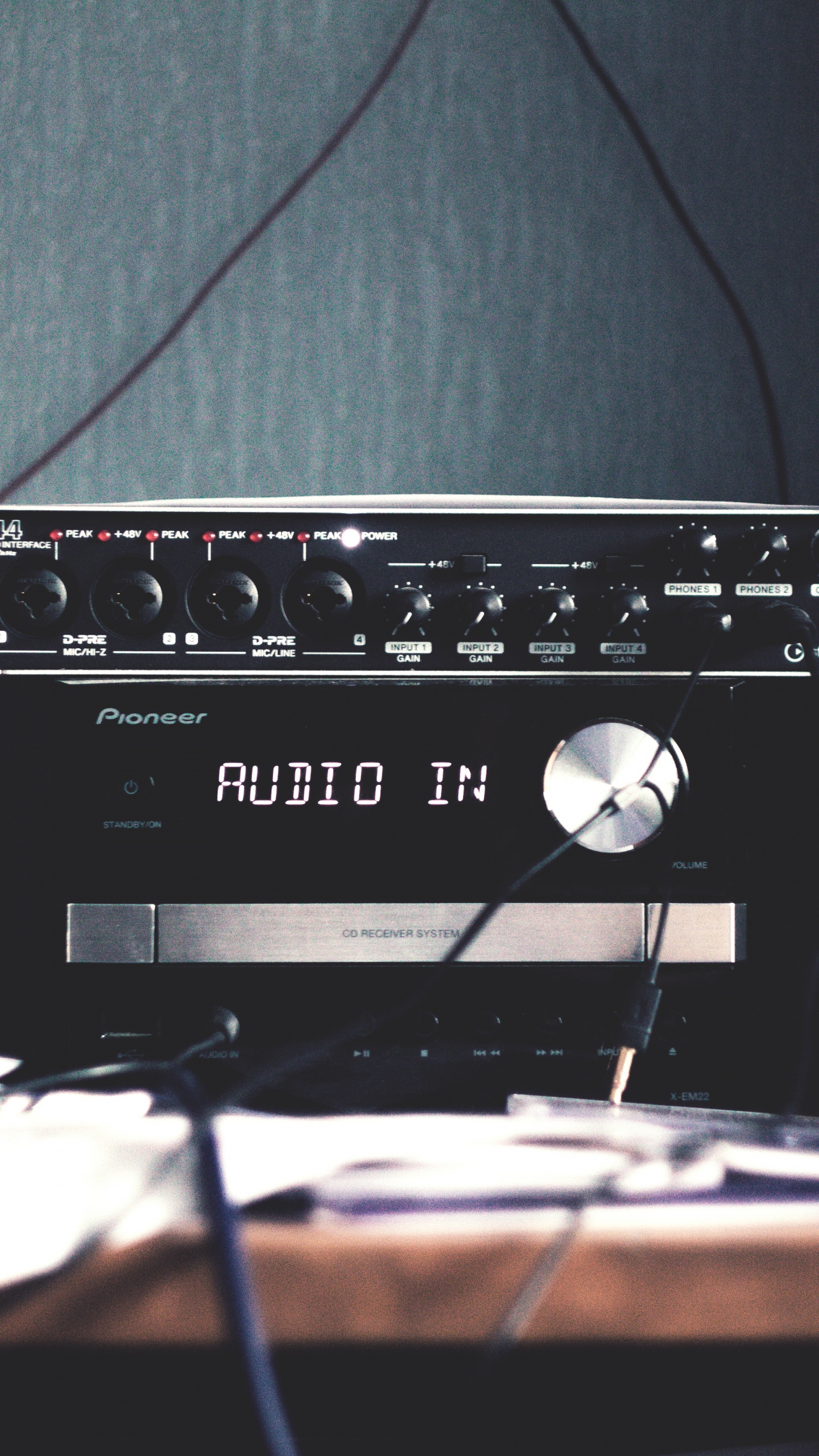 Обои радио, интернет радио, электроника, технологии, комната в разрешении 1440x2560