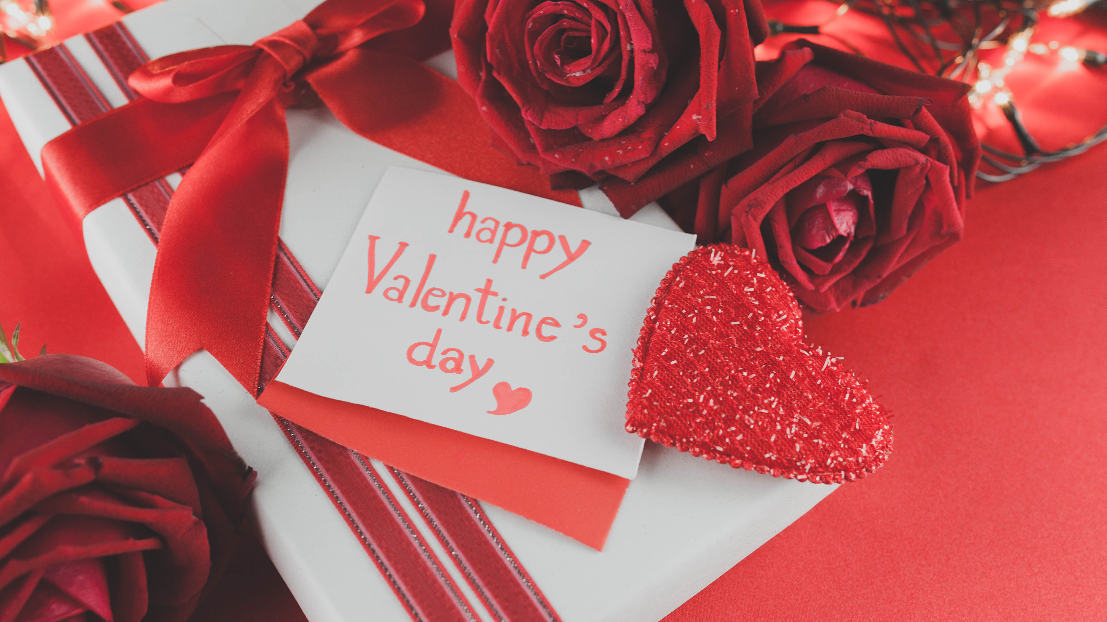 Обои День Святого Валентина, подарок, 14 февраля, красный цвет, сердце в разрешении 3840x2160
