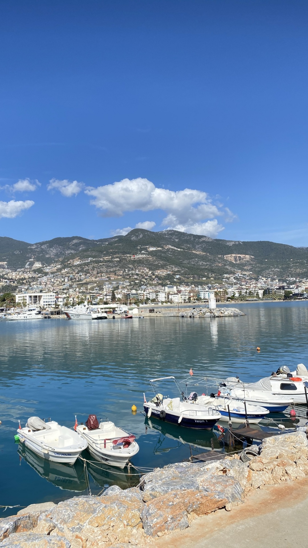 Обои кизилкуле, вода, лодка, облако, гидроресурсы в разрешении 1080x1920