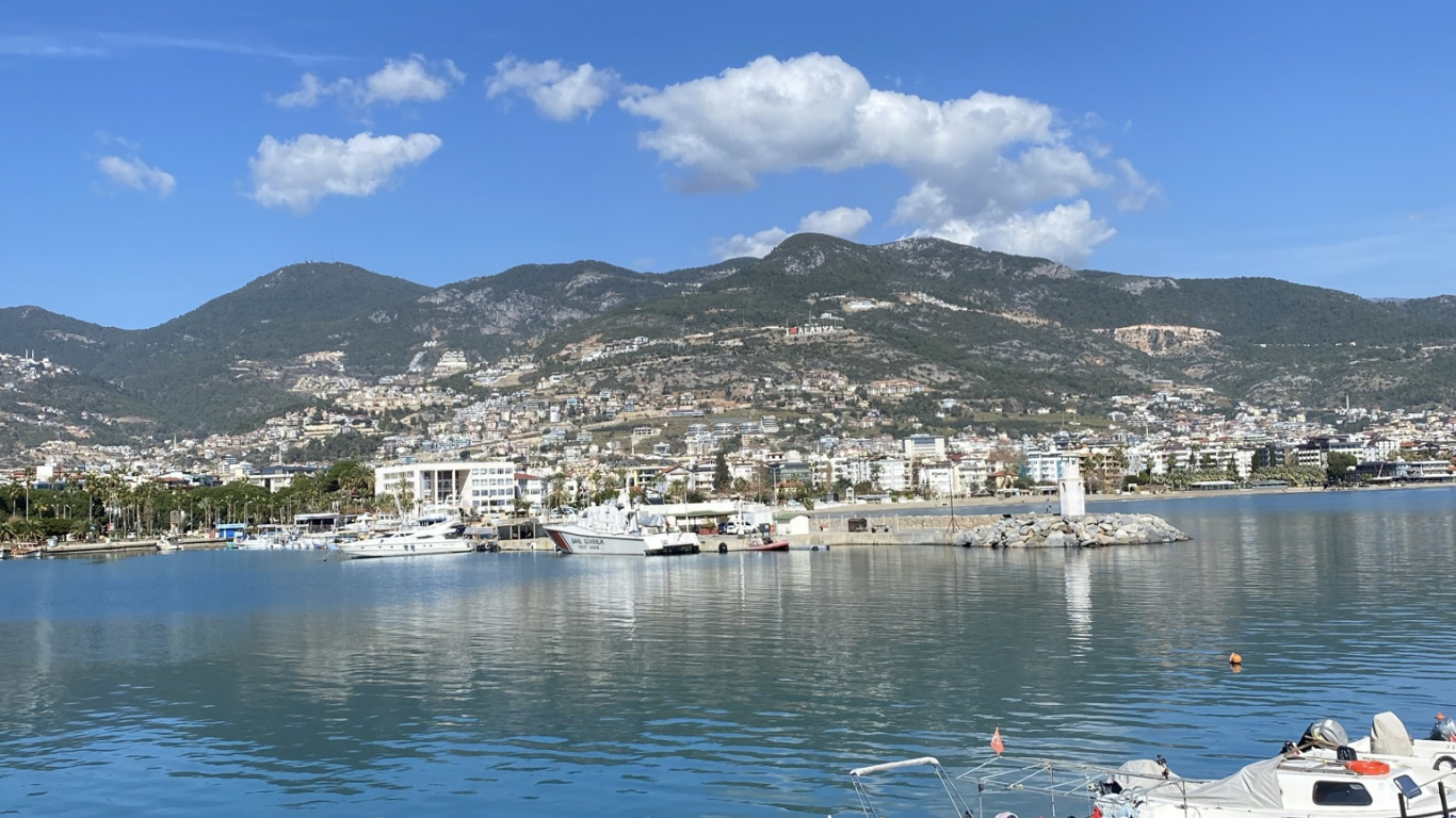 Обои кизилкуле, вода, лодка, облако, гидроресурсы в разрешении 1366x768