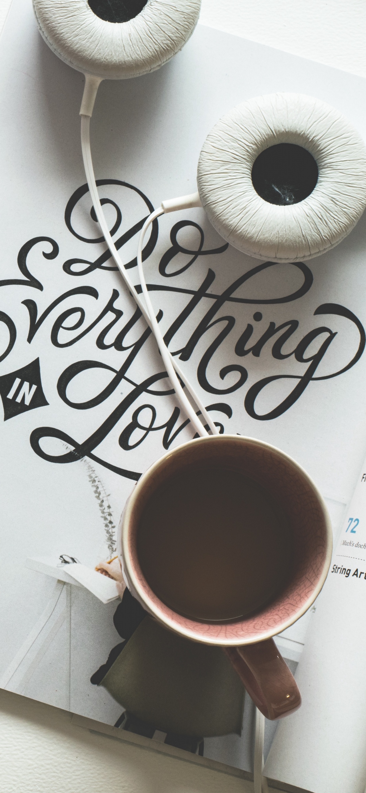 Обои наушники и кофе, кофе, наушники, планшет, андроид в разрешении 1242x2688