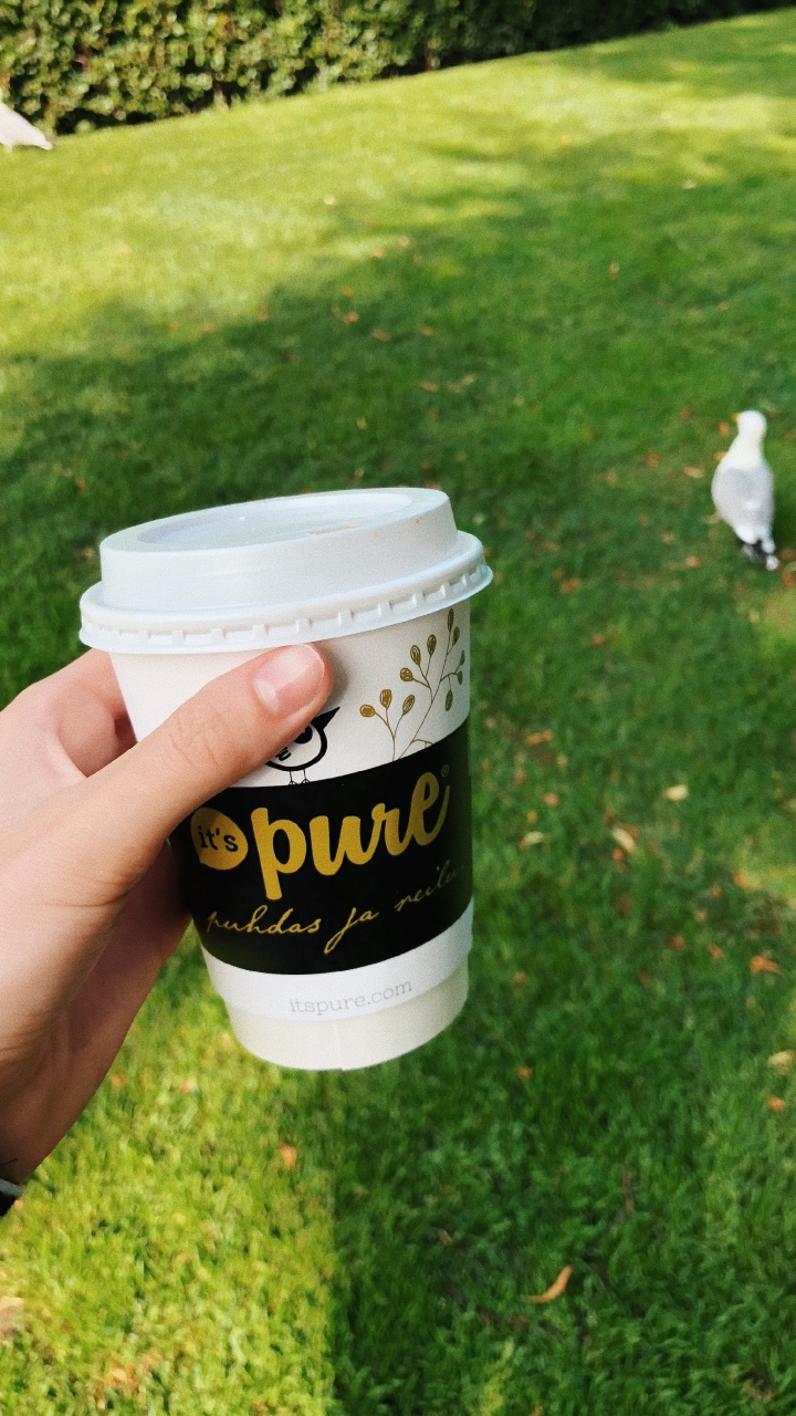 Обои чашка кофе рукав, лого, чашка, крышка, почвопокровная в разрешении 720x1280