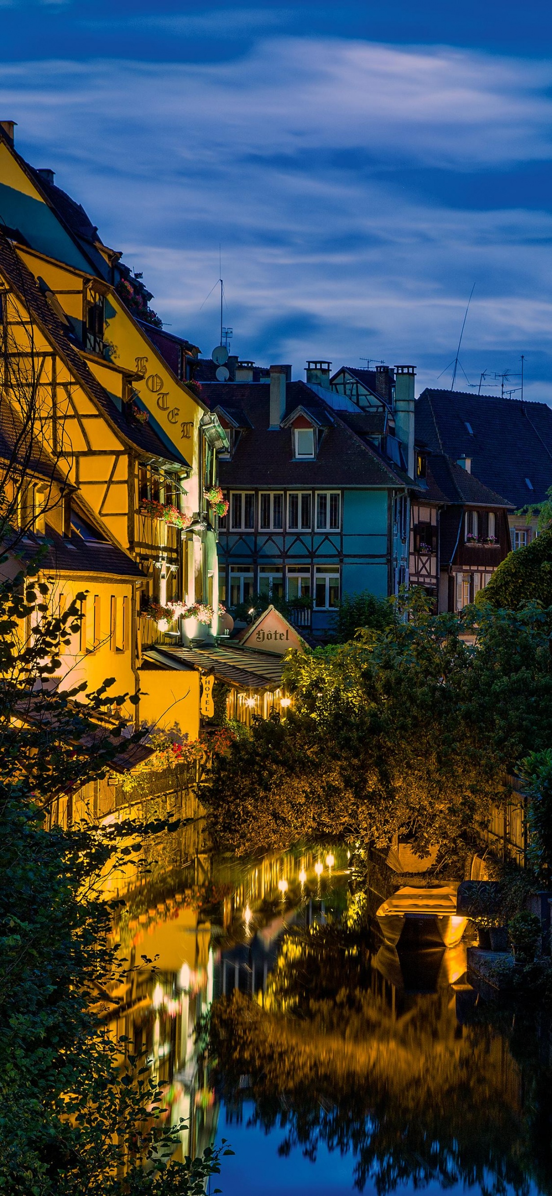 Обои ночь, город, городок, ориентир, городской район в разрешении 1125x2436