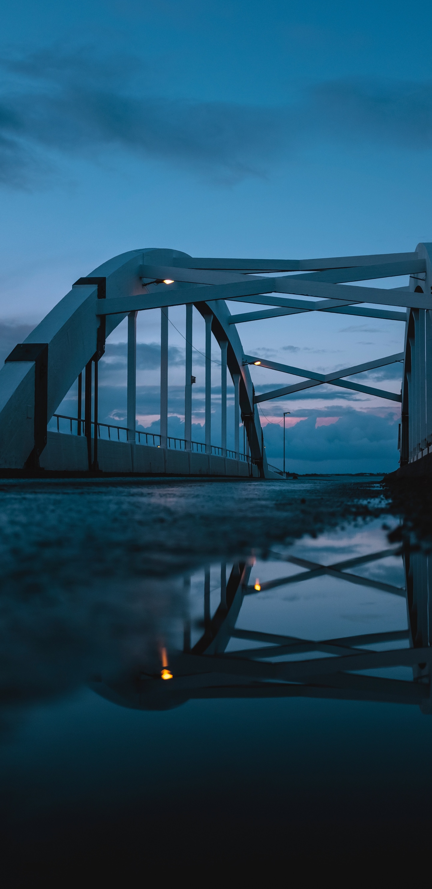 Обои вода, мост, синий, архитектура, вечер в разрешении 1440x2960