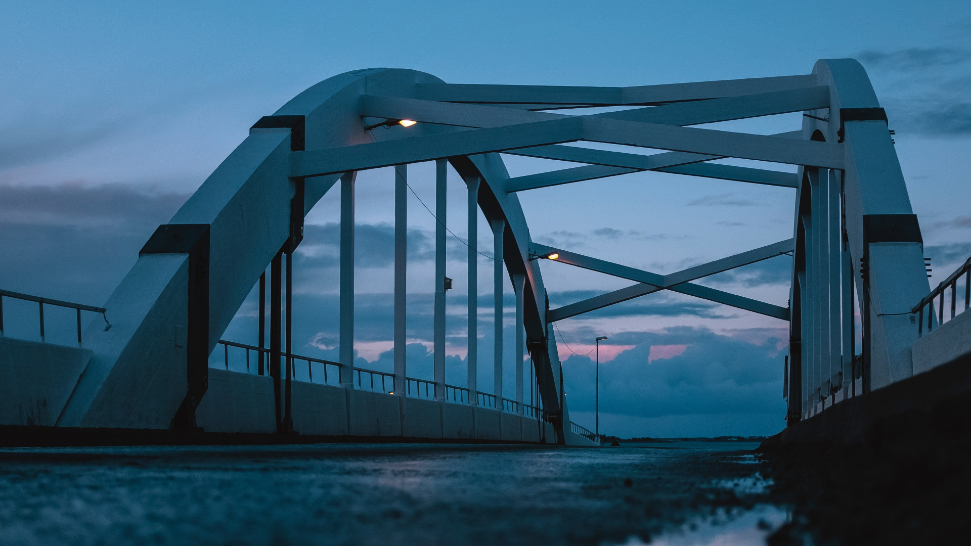 Обои вода, мост, синий, архитектура, вечер в разрешении 1920x1080