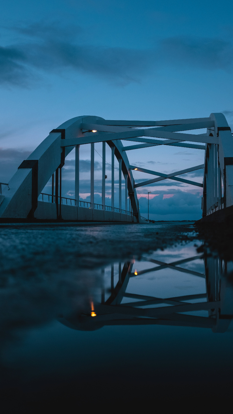 Обои вода, мост, синий, архитектура, вечер в разрешении 750x1334