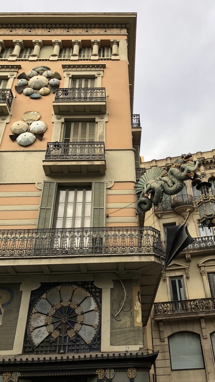 Обои бруно каркасный дом, Отель Casa Batll, фасад, архитектура, классическая архитектура в разрешении 720x1280