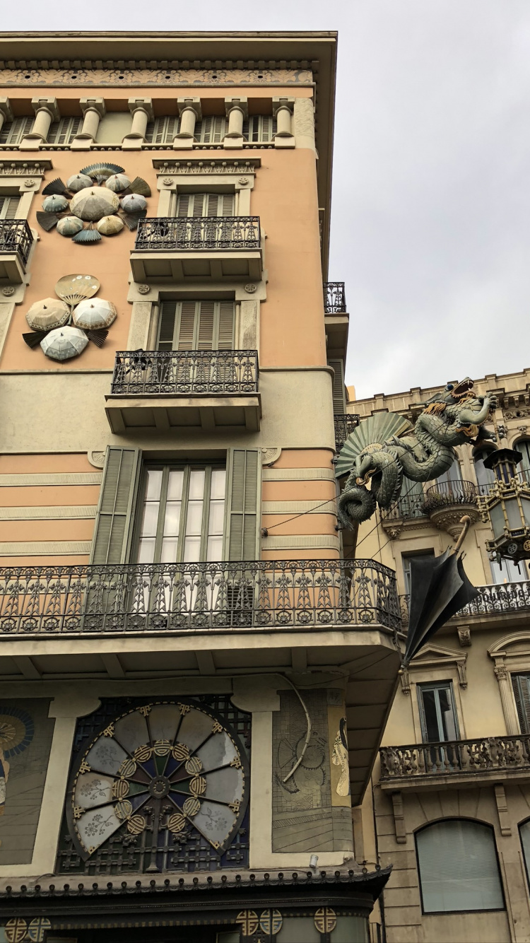 Обои бруно каркасный дом, Отель Casa Batll, фасад, архитектура, классическая архитектура в разрешении 750x1334