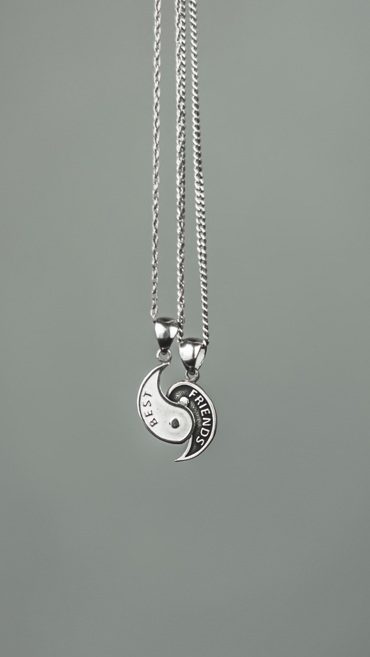 Обои ювелирные изделия, модный аксессуар, ожерелье, цепь, кулон в разрешении 720x1280