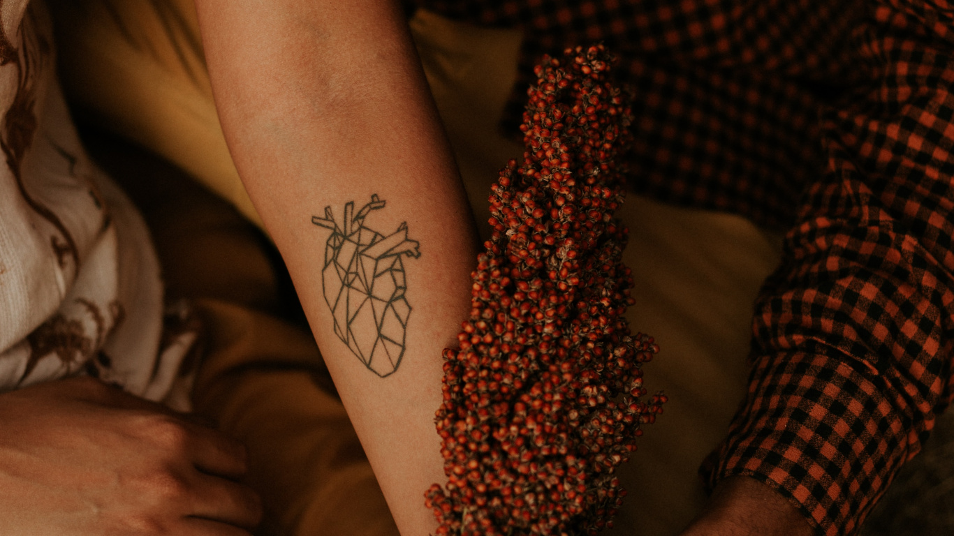 Обои менди, рука, дизайн, плоть, наручные в разрешении 1366x768