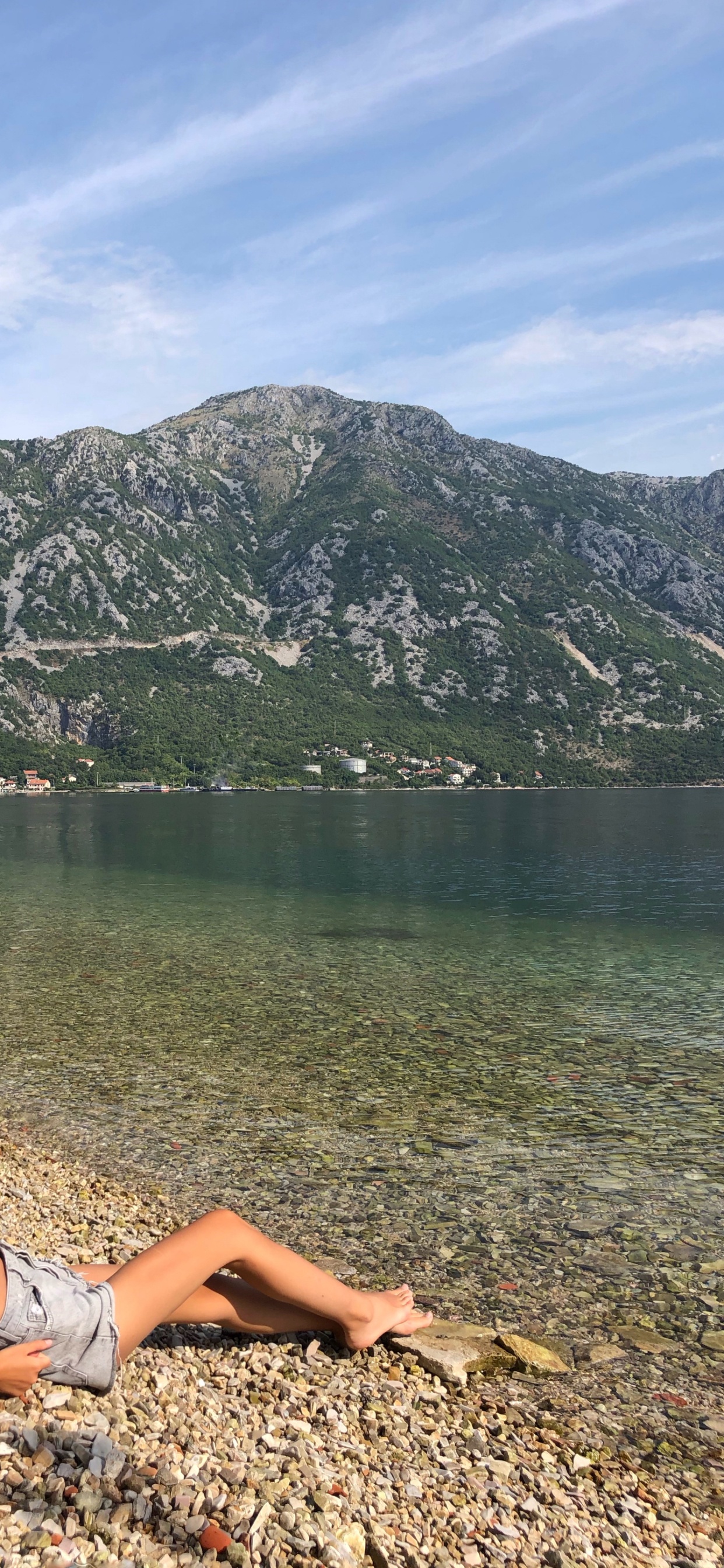 Обои фьорд, вода, гора, туризм, водоем в разрешении 1242x2688