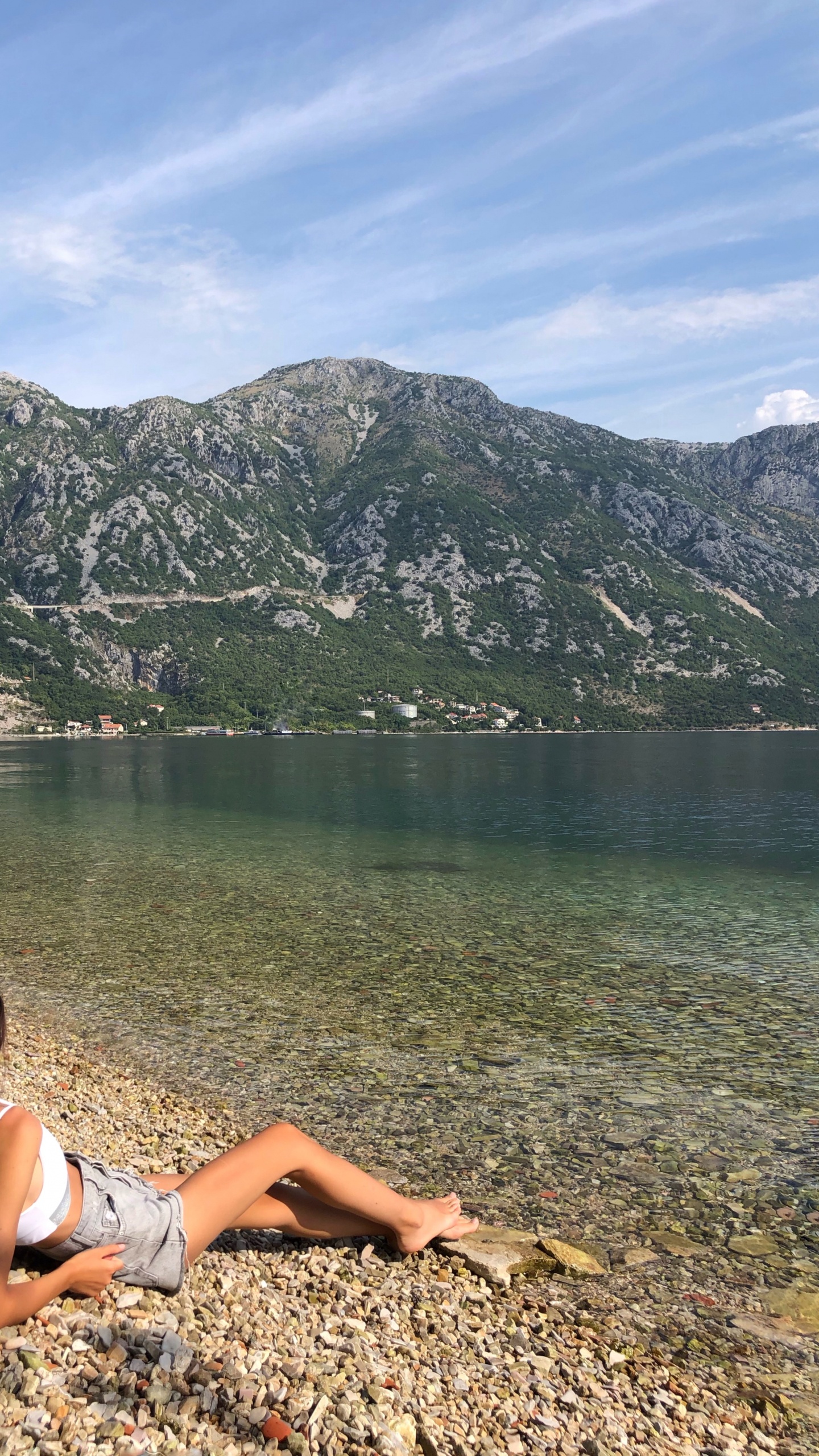 Обои фьорд, вода, гора, туризм, водоем в разрешении 1440x2560