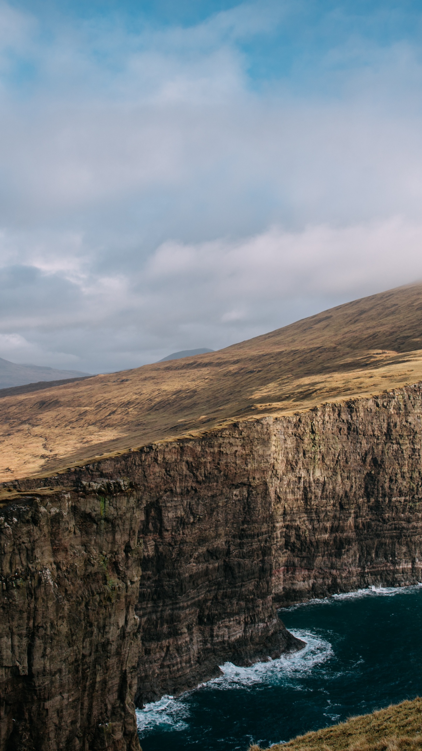 Обои трланпан, срвгсватн, облако, вода, гора в разрешении 1440x2560