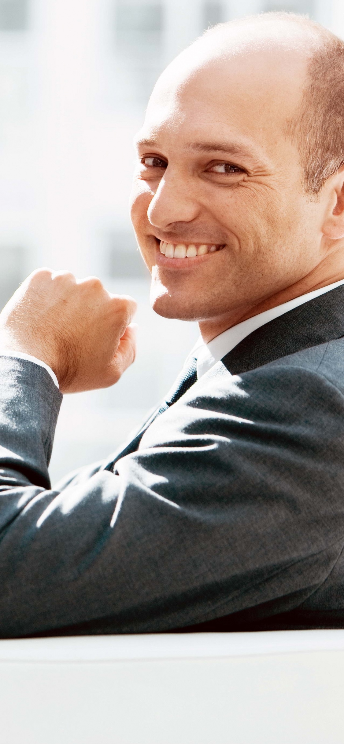 Обои бизнес, технологии, электронное устройство, человек, работа в разрешении 1125x2436